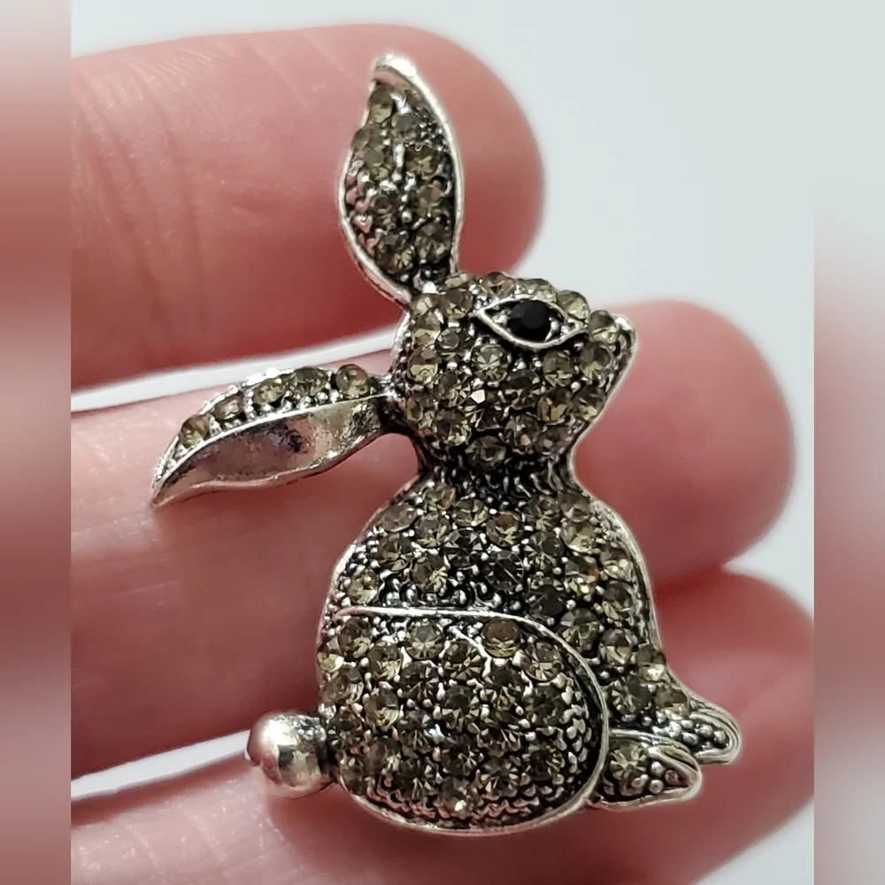 Bunny rabbit brooch Crystals sparkly gray smoky silver small pin Easter spring - Picture 4 of 8